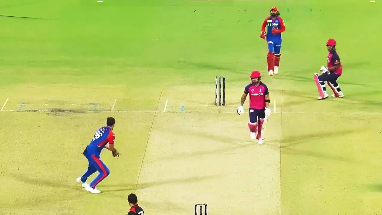 या सामन्याच्या सुपर ओव्हरमध्ये प्रथम फलंदाजी करताना राजनाथना रॉयल्सने 5 चेंडूत 2 विकेट गमावून 11 धावा केल्या. या लक्ष्याचा पाठलाग करताना दिल्ली कॅपिटल्सने ४ चेंडूत 1 चौकार आणि 1 षटकारासह 13 धावा करत रोमांचक विजय नोंदवला. (सर्व फोटो- टीव्ही 9 कन्नड)
