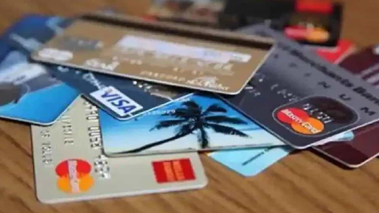 डेबिट कार्ड बंद पडलंय? घाबरू नका, नवीन कार्ड घरबसल्या मिळवा !