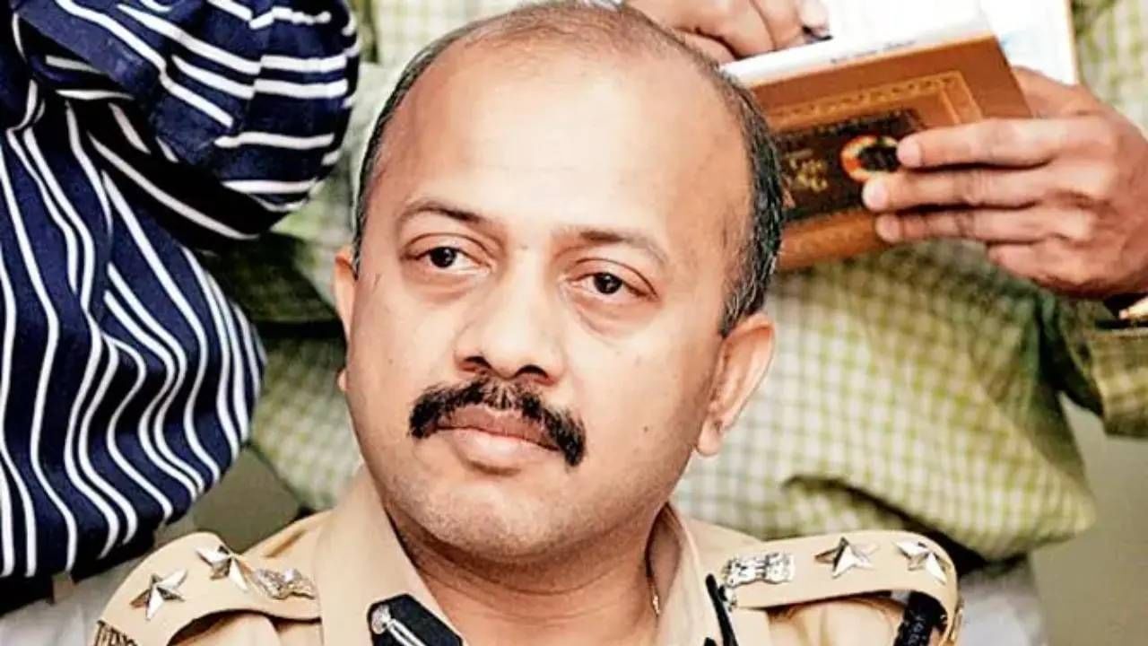 New Mumbai Police Commissioner : देवेन भारती यांची मुंबईच्या पोलीस आयुक्तपदी नियुक्ती