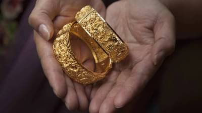 Benefits Gold Jewelery: सोने घालण्याचे फायदे तुम्हाला माहिती आहे का? कोणत्या राशीने सोनं घालू नये जाणून घ्या....
