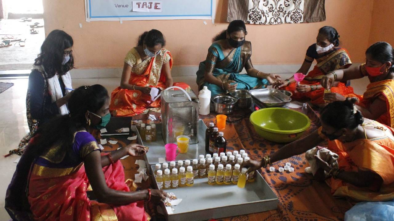 गावातच व्यवसाय सुरू करण्याचं स्वप्न बघताय का? तर सरकारच्या ‘या’ योजना करतील तुम्हाला मालामाल