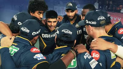 गुजरात टायटन्सला मोठा धक्का, आरसीबीला पराभूत केल्यानंतर स्टार खेळाडू मायदेशी परतला; कारण...