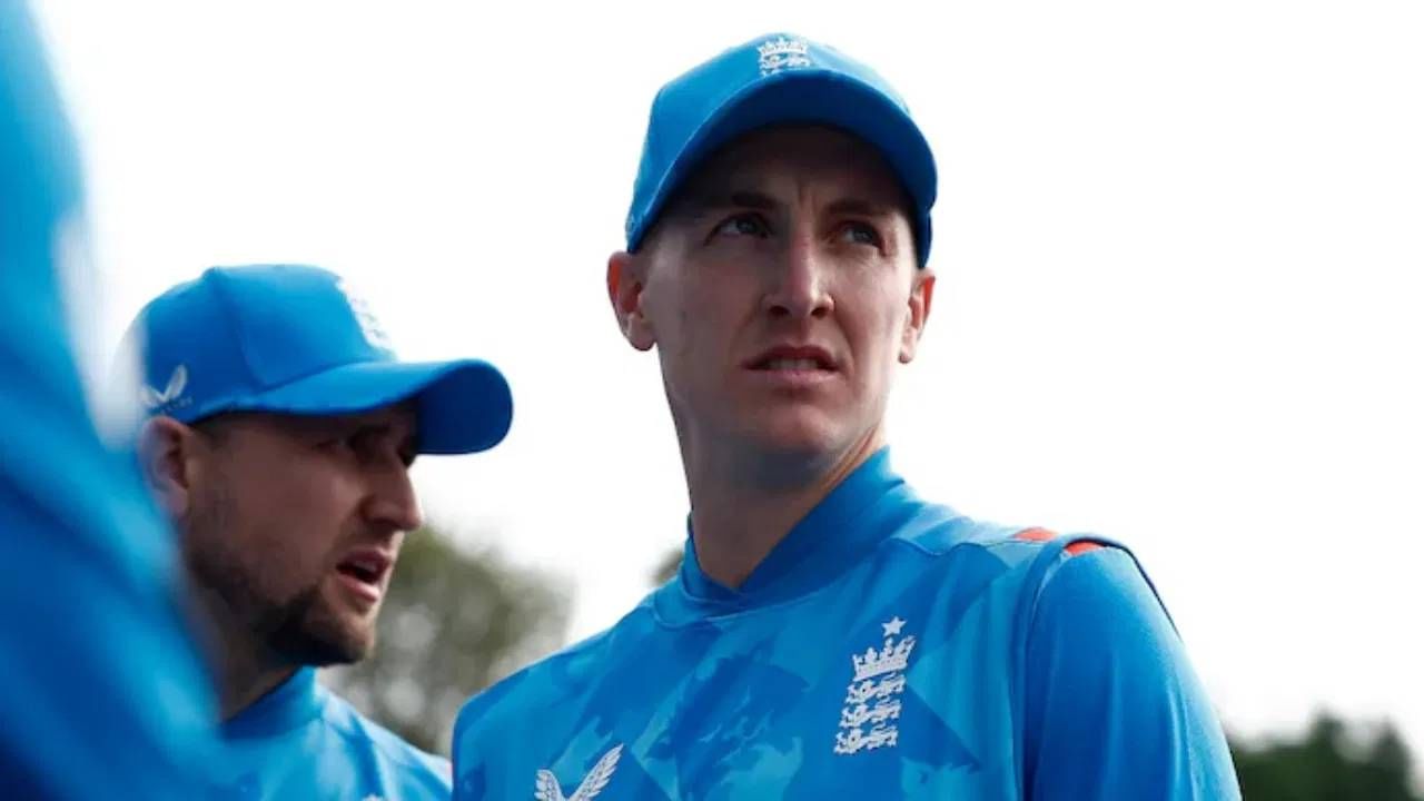 इंग्लंड मे 2025 च्या अखेरीस वेस्ट इंडिजविरुद्धच्या घरच्या मालिकेने व्हाईट बॉल मोहिमेची सुरुवात करेल. यात तीन एकदिवसीय आणि तीन टी20  सामने असतील. ब्रुकच्या नेतृत्वाखालील संघाची ही पहिलीच मालिका असेल. (सर्व फोटो- टीव्ही 9 कन्नड)