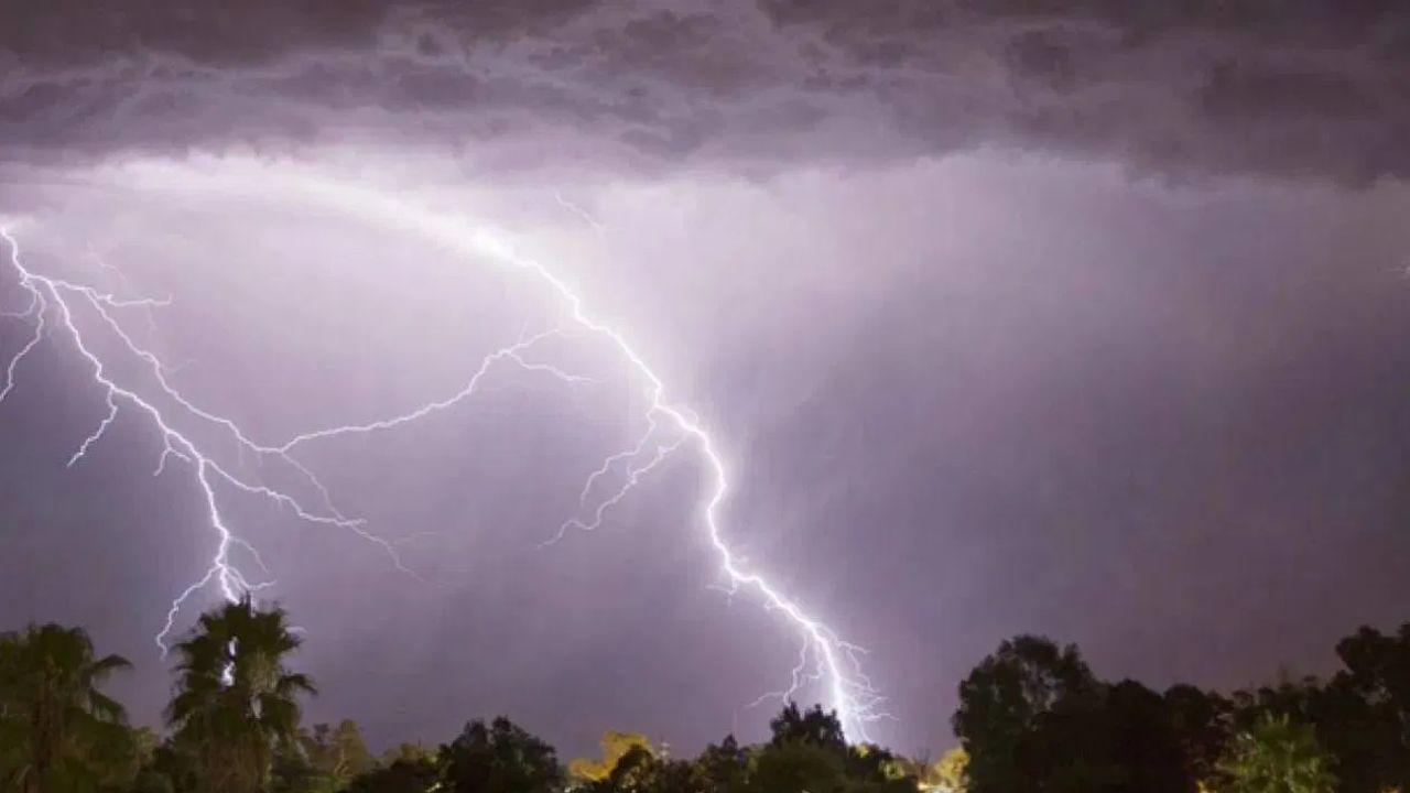 IMD Monsoon Forecast : मान्सूनबाबत आयएमडीचं मोठं भाकीत, या राज्यांसाठी धोक्याची घंटा, महाराष्ट्राबाबत सर्वात मोठी बातमी