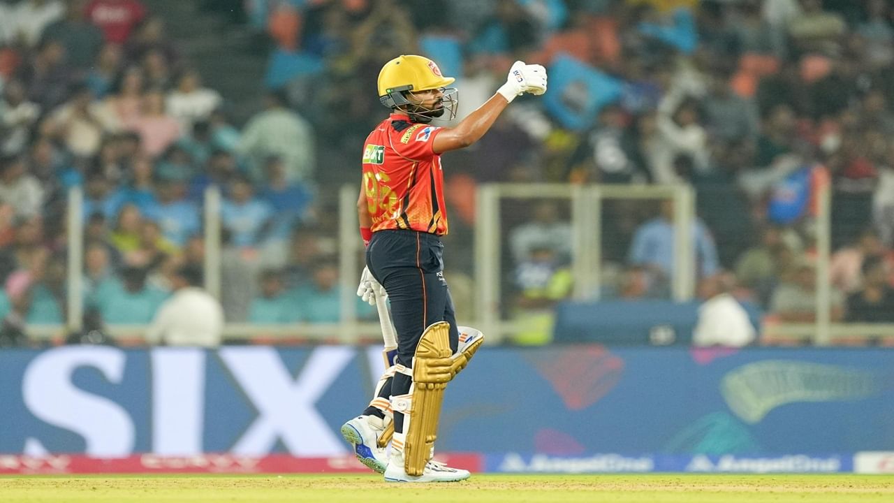 श्रेयस अय्यरने आतापर्यंत आयपीएलमध्ये कर्णधार म्हणून 83 षटकार लगावले आहेत. या यादीत महेंद्रसिंह धोनी पहिल्या स्थानी आहे. धोनीच्या नावावर 218 सिक्सची नोंद आहे. (Photo Credit : Shreyas Iyer X Account)