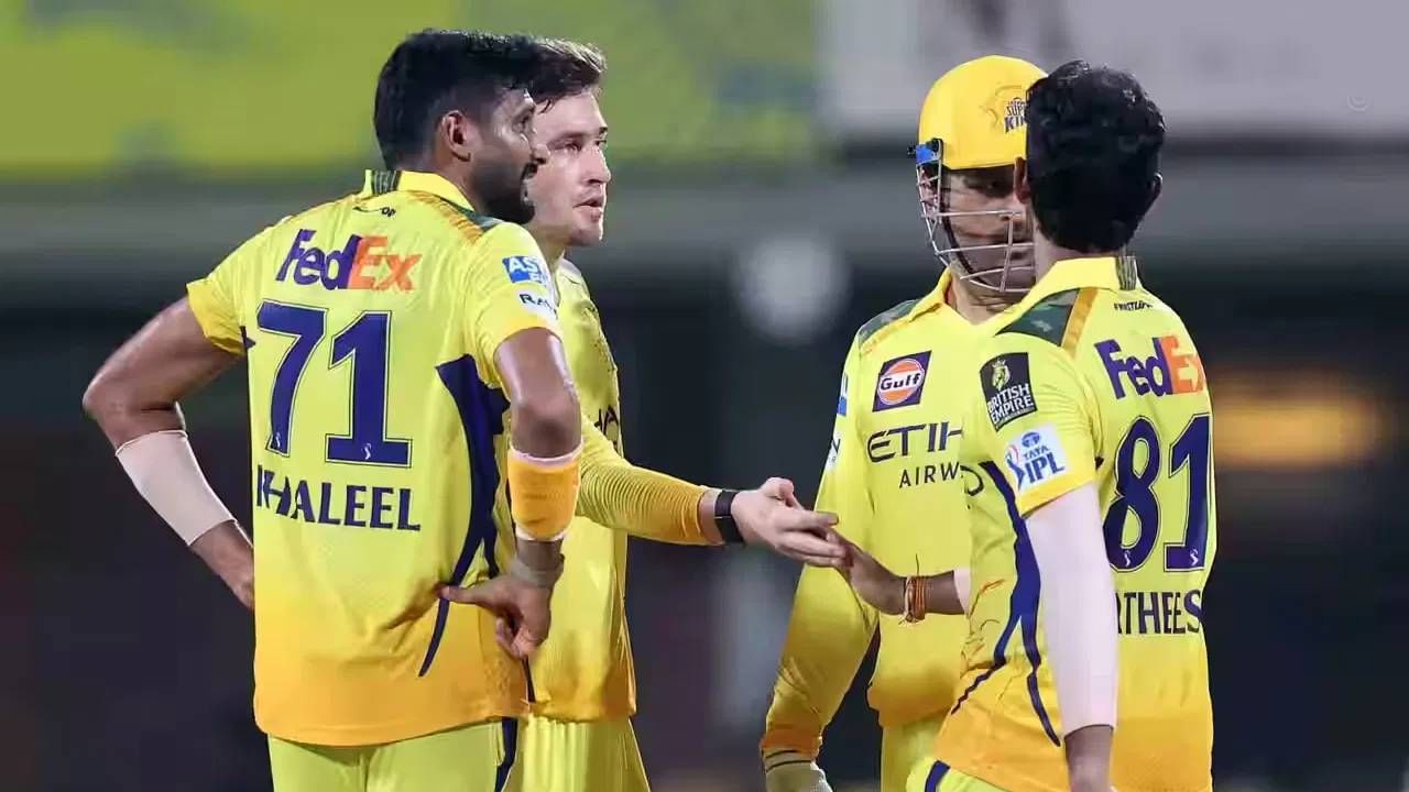 टॉप 4 मधील चार संघांना 16 गुण मिळाले आणि चेन्नई सुपर किंग्सला 14 गुण मिळाले तर ते प्लेऑफच्या शर्यतीतून बाहेर पडतील. म्हणूनच चेन्नई सुपर किंग्ससाठी पुढील 8 सामने खूप महत्त्वाचे आहेत. (सर्व फोटो- टीव्ही 9 नेटवर्क)