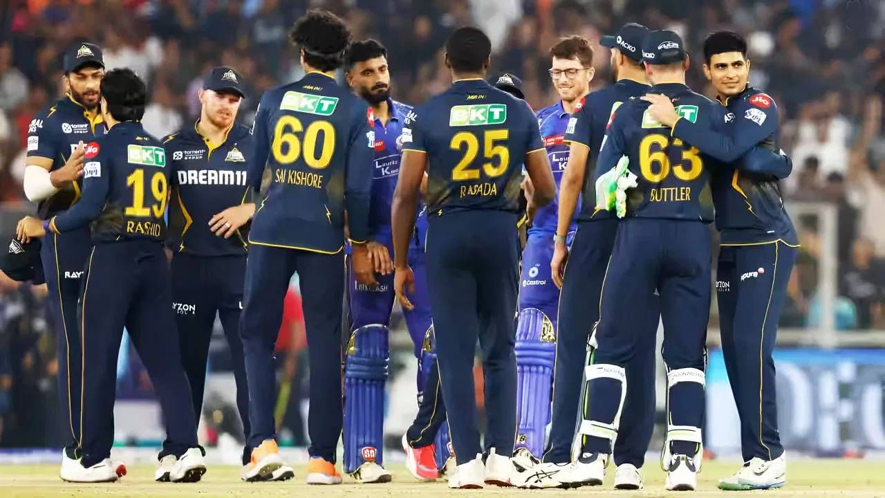 गुजरात टायटन्सने शुबमन गिलच्या नेतृत्वात 6 पैकी 4 सामन्यांमध्ये विजय मिळवला आहे. यासह पॉइंट टेबलमध्ये अव्वल स्थान मिळवलं आहे. गुजरात टायटन्स संघाचे फक्त 8 सामने शिल्लक आहेत. जर त्यांनी 8 पैकी 4 सामने जिंकले तर 16 गुणांसह प्लेऑफमध्ये स्थान मिळवतील.