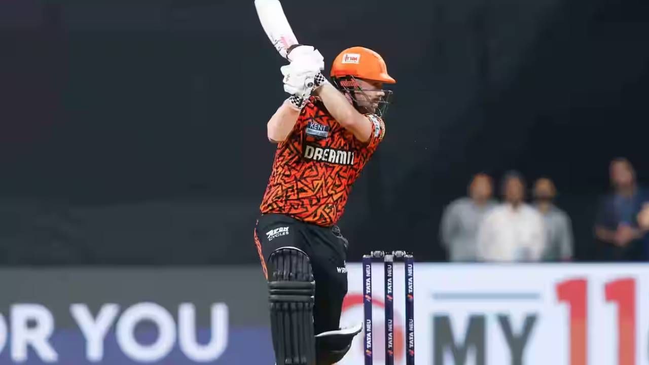 मुंबई इंडियन्स विरुद्ध ट्रेव्हिस हेड खूपच संथ फलंदाजी करून बाद झाला. त्याने 29 चेंडूंचा सामना केला आणि 28 धावा करून बाद झाला. या खेळीत त्याला एकही षटकार मारता आला नाही. पण तीन चौकार मारले. एकदा जीवदान मिळाल्यानंतर विल जॅक्सने त्याला बाद केलं.