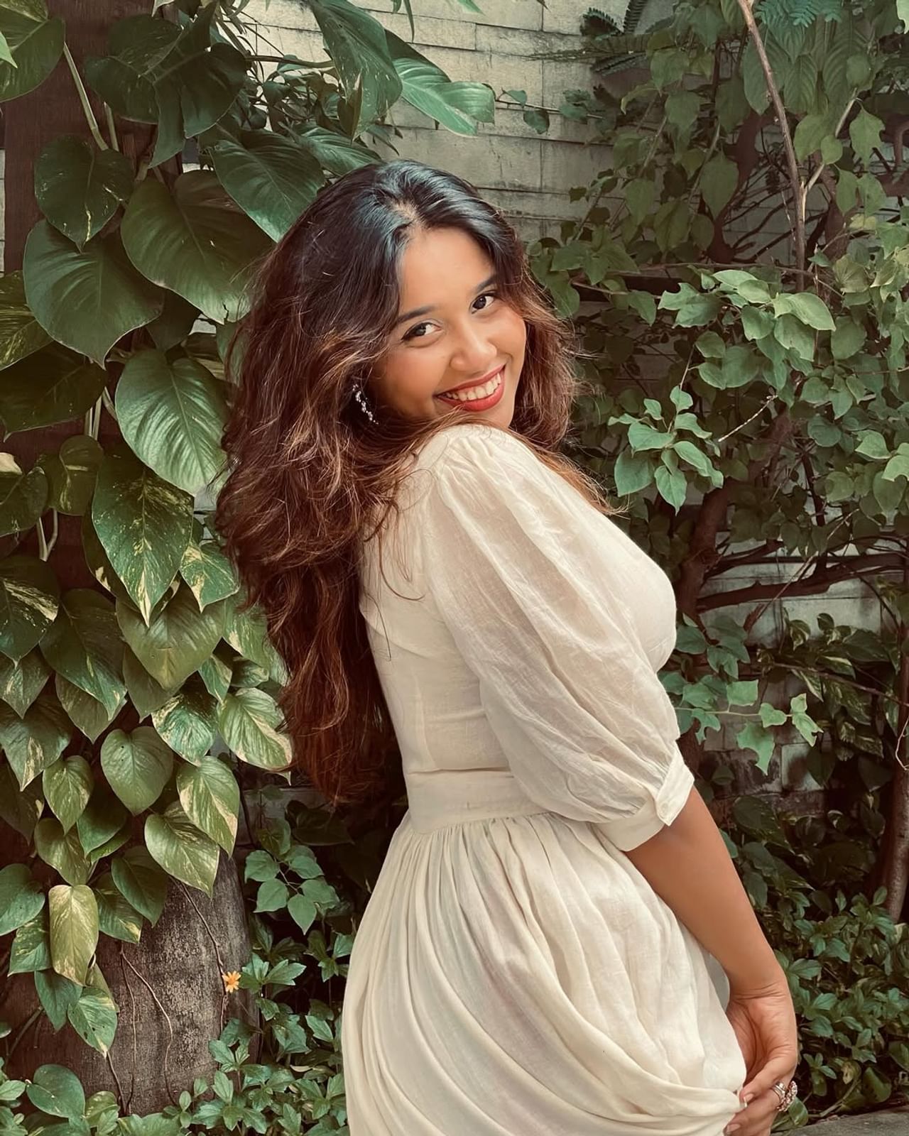 दिवंगत अभिनेते लक्ष्मीकांत यांनी कधीकाळी मराठी सिनेसृष्टीवर अधिराज्य केलं. त्यांनी आपल्या कारकिर्दीत अनेक सुपरहीट चित्रपट दिले. विशेष म्हणजे त्यांचा चित्रपट आला की, लोक आवडीने तो बघायला जात. त्यांनी मराठीसह बॉलिवुडमध्येही अनेक दिग्गज अभिनेत्यांसोबत स्क्रीन शेअर केलेली आहे. 