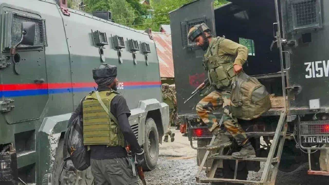 India-Pakistan : बॉर्डरवर संघर्ष सुरु, LOC वर रात्रभर गोळीबार, पाकिस्तानला भारताच खणखणीत प्रत्युत्तर