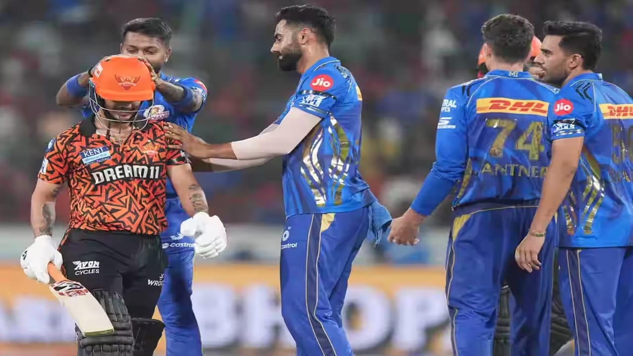SRH vs MI : मुंबई इंडियन्स हैदराबाद विरुद्ध 12 खेळांडूसोबत खेळली! पलटणवर सोशल मीडियावरुन आरोप, पाहा व्हीडिओ
