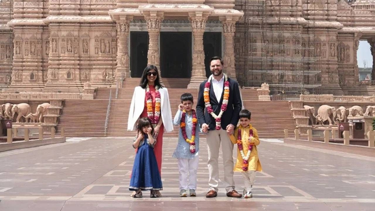 अमेरिकेच्या उपराष्ट्रपतीला अक्षरधाम मंदिराच्या नक्षीकामाची भुरळ, कुटुंबासह घेतलं स्वामीनारायण मंदिरात दर्शन