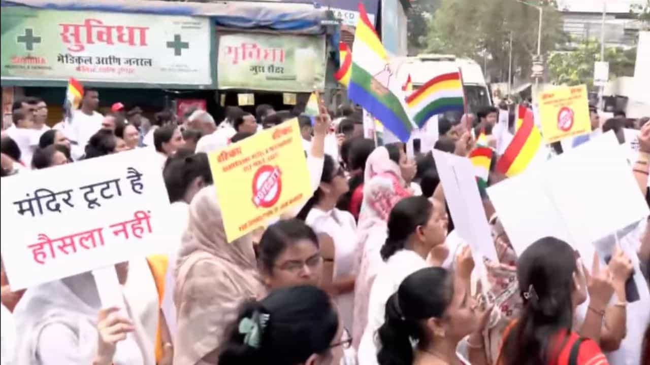 मुंबईतील जैन मंदिर पाडल्याच्या विरोधात जैन सामाजाच्या आंदोलनास सुरुवात