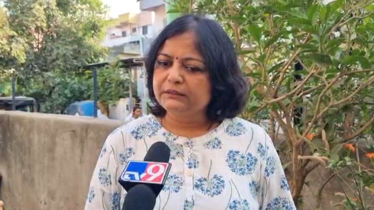 'बैसरन घाटीमध्ये गोळीबाराचा आवाज आला अन् सव्वा तास दगडाचा मागे लपले...', पर्यटकांनी सांगितला पहलगाम हल्ल्याचा थरारक अनुभव 'बैसरन घाटीमध्ये गोळीबाराचा आवाज आला अन् सव्वा तास दगडाचा मागे लपले...', पर्यटकांनी सांगितला पहलगाम हल्ल्याचा थरारक अनुभव