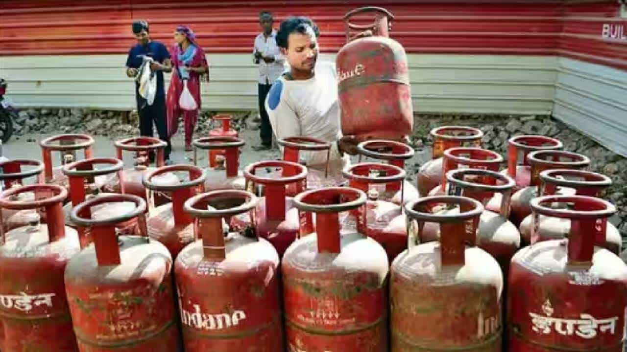 एलपीजी सिलेंडरच्या दरात मोठी घट, नवे दर काय?