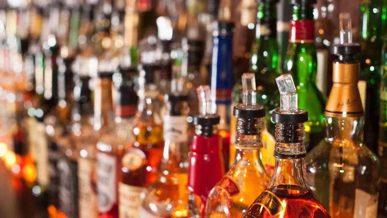 ‘या’ राज्यात 100 रुपयात दारू, किमतीत तफावत का? जाणून घ्या