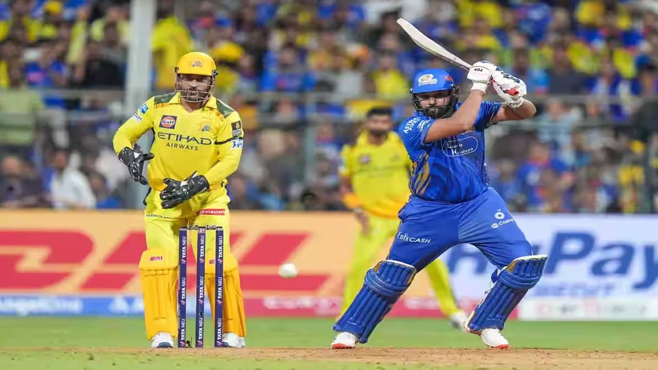 रोहितने चेन्नईविरुद्ध नाबाद 76 धावांची खेळी केली. रोहितने 168.89 च्या स्ट्राईक रेटने ही खेळी केली. रोहितने घरच्या मैदानात वानखेडे स्टेडियममध्ये 177 धावांचा पाठलाग करताना ही खेळी केली. (Photo Credit : Ipl/Bcci)
