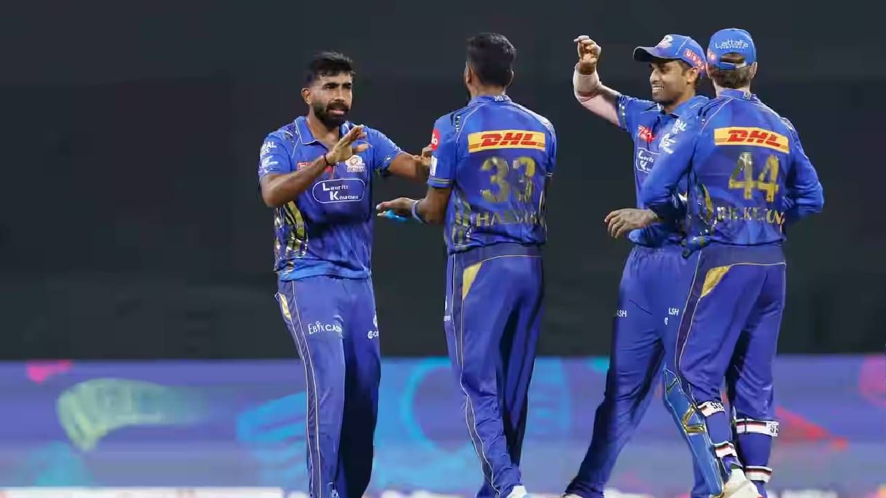 जसप्रीत बुमराह 2013 पासून मुंबई इंडियन्ससोबत आहे. 138 सामन्यांमध्ये 165 पेक्षा जास्त विकेट्स घेतल्या आहेत. मुंबई इंडियन्सच्या पाचही आयपीएल विजेत्या संघात होता. बुमराह आयपीएल 2023 मध्ये पाठीच्या दुखापतीमुळे खेळू शकला नव्हता. (सर्व फोटो- बीसीसीआय/आयपीएल)