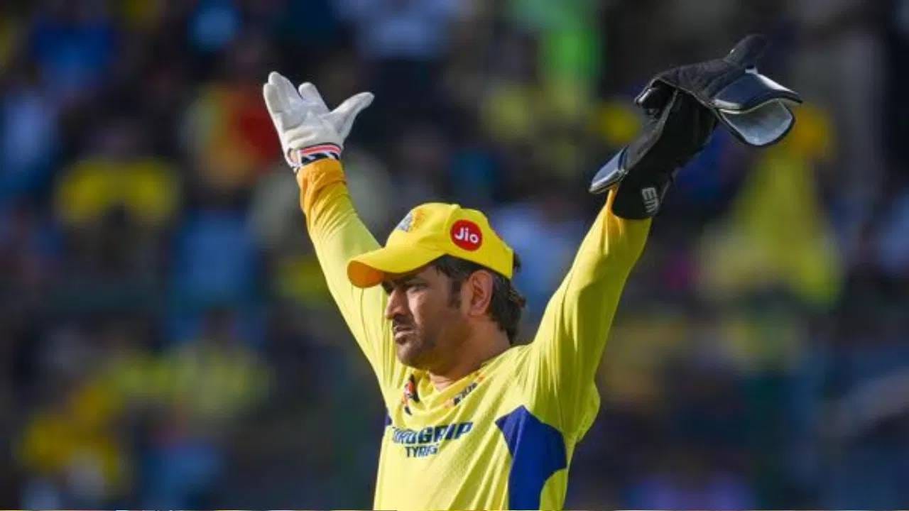 आयपीएलच्या इतिहासात संघाचे नेतृत्व करणारा एमएस धोनी हा पहिला अनकॅप्ड खेळाडू आहे. ज्या खेळाडूंनी पाच वर्षांपूर्वी आंतरराष्ट्रीय क्रिकेटमधून निवृत्ती घेतली आहे किंवा पाच वर्षांपासून कोणत्याही आंतरराष्ट्रीय प्लेइंग इलेव्हनचा भाग नाहीत. त्यांना अनकॅप्ड खेळाडू मानले जाते.