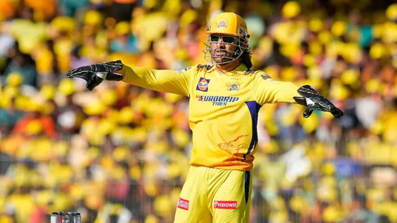 आयपीएलमधील सर्वात यशस्वी कर्णधार एमएस धोनी पुन्हा एकदा चेन्नई संघाचा कर्णधार झाला आहे. धोनीने आयपीएलमध्ये कधीही न घडलेल्या घडामोडीचा साक्षीदार झाला आहे. धोनी आयपीएलच्या इतिहासात कर्णधारपद भूषवणारा पहिला अनकॅप्ड खेळाडू झाला आहे. 