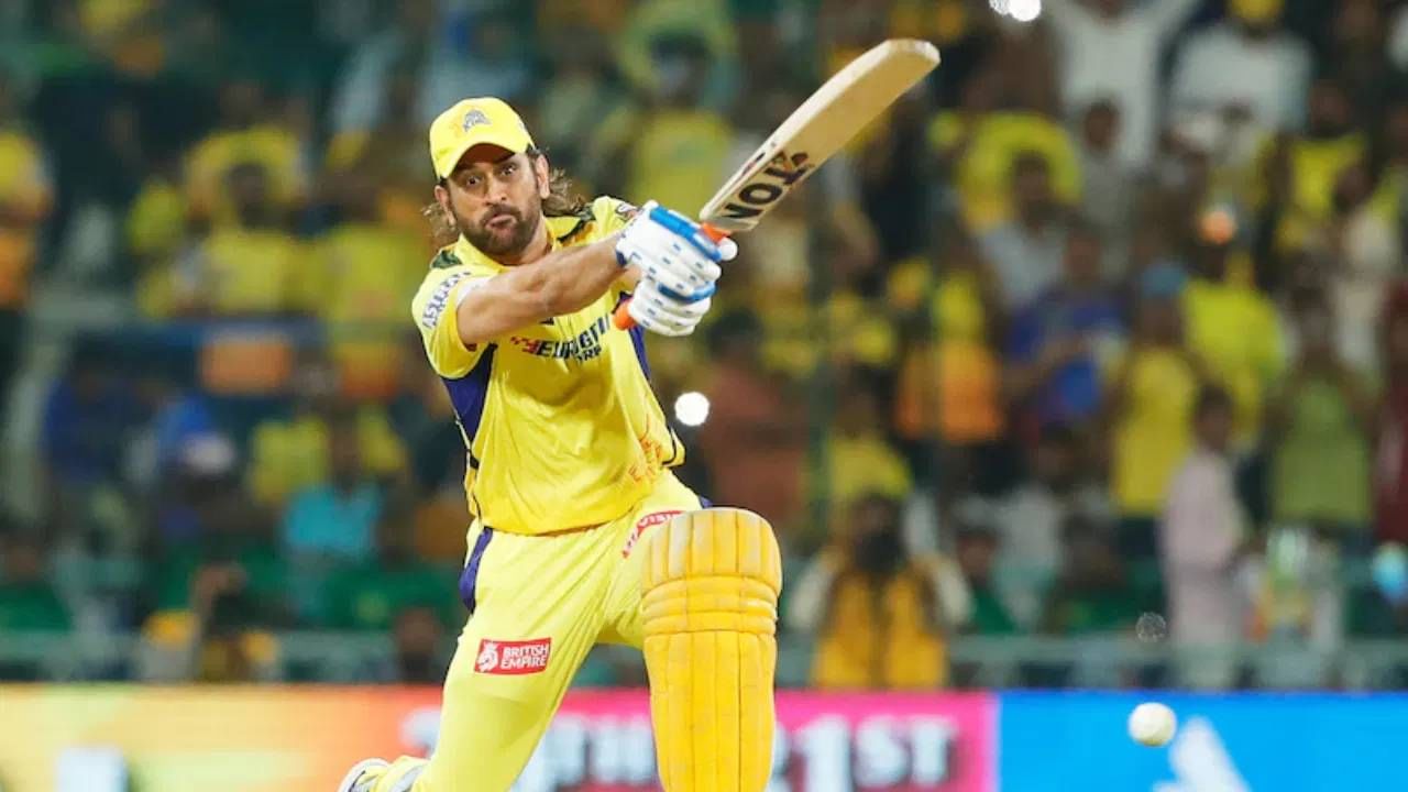 धोनीला आयपीएलमधील सर्वात वयस्कर कर्णधार होण्याचा मान देखील मिळाला आहे. धोनीचे वय सध्या 43 वर्षे आणि 278  दिवस आहे. त्याने स्वतःचा जुना विक्रम मोडला आहे. यापूर्वी 2023 च्या आयपीएल फायनलमध्ये जेव्हा त्याने संघाचे नेतृत्व केले तेव्हा त्याचे वय 41 वर्षे आणि 325 दिवस होते.