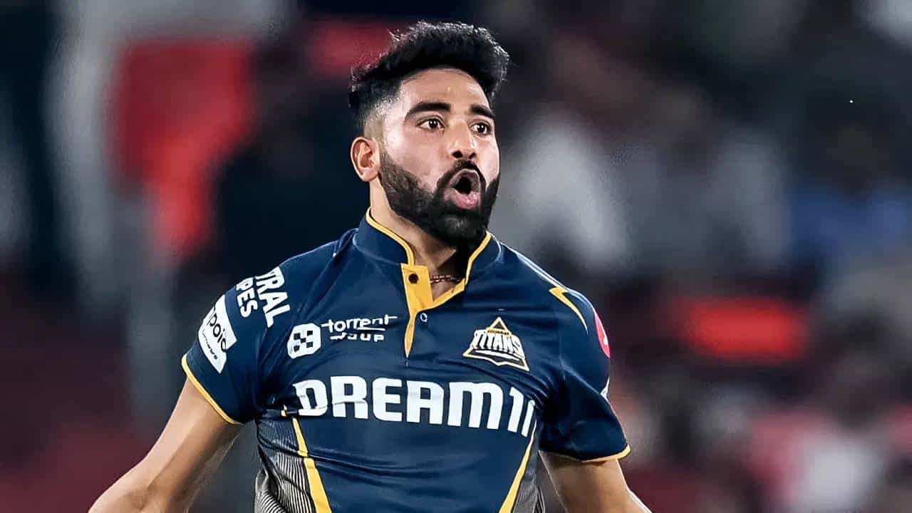 आयपीएलच्या 18 व्या पर्वात मोहम्मद सिराजच्या भेदक गोलंदाजीचं दर्शन घडत आहे. रॉयल चॅलेंजर्स बंगळुरु आणि सनरायझर्स हैदराबाद विरूद्धच्या सामन्यात तर सामनावीराचा पुरस्कार जिंकला. तर राजस्थान रॉयल्स विरुद्धही चांगली गोलंदाजी केली.