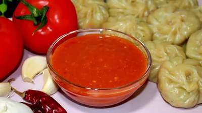 फक्त 4 घटकांमध्ये बनवा मोमोजसाठी खास लाल चटणी, चव अशी की विसरूच शकणार नाही!
