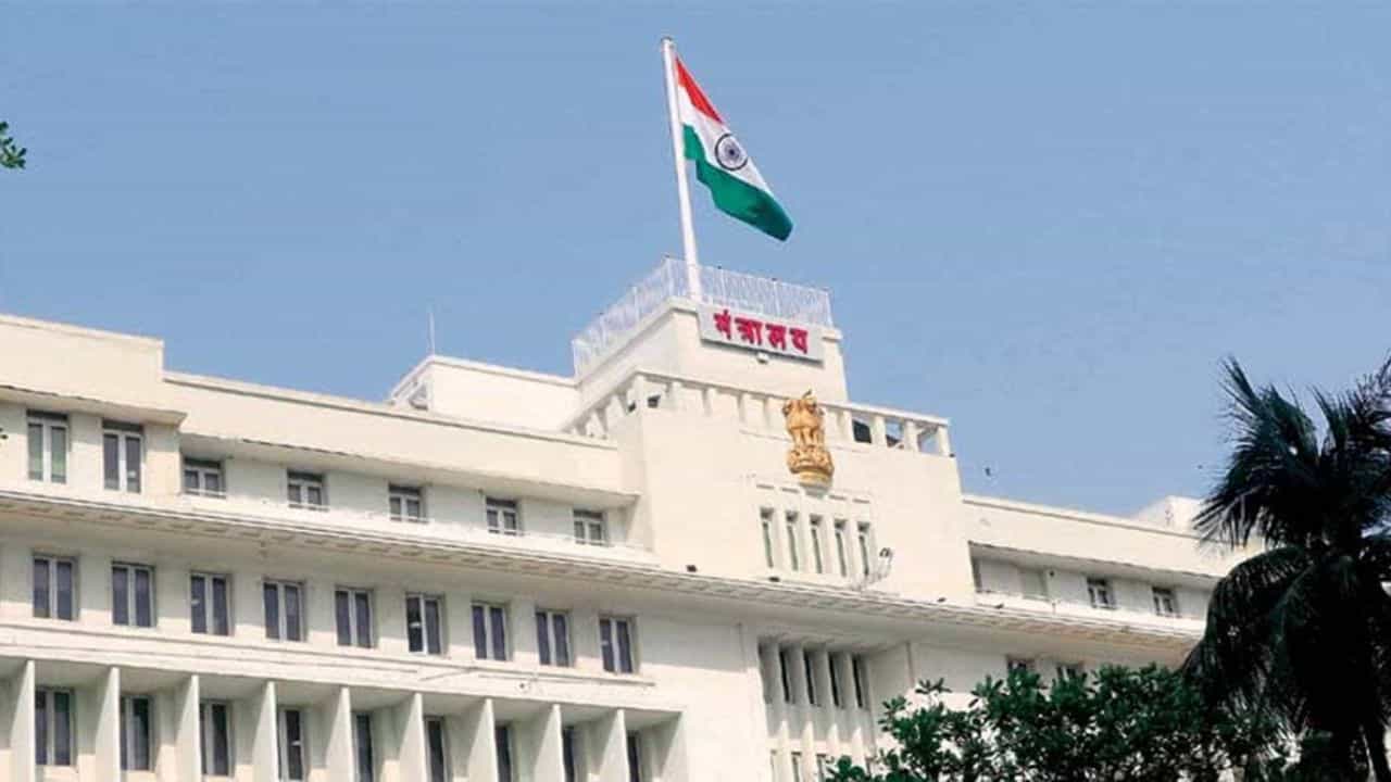 Mumbai Mantralay : एकाच दिवसात 183 जीआर आणि कोट्यवधींच्या निधीचे वाटप Mumbai Mantralay : एकाच दिवसात 183 जीआर आणि कोट्यवधींच्या निधीचे वाटप
