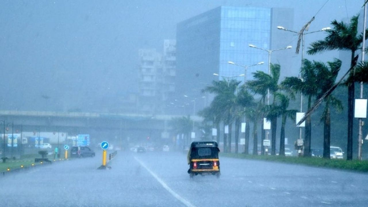 मुंबईत यंदा जोरदार पाऊस बसरणार, सामान्यापेक्षा जास्त पावसाचा अंदाज मुंबईत यंदा जोरदार पाऊस बसरणार, सामान्यापेक्षा जास्त पावसाचा अंदाज