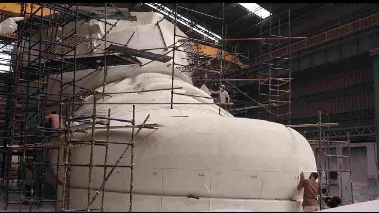 स्मारकाच्या प्रवेश प्रांगणाचे काम ८८.५% पूर्ण झाले आहे. तसेच व्याख्यानगृहाचे काम ७८.७५% टक्के  पूर्ण झाले आहे. ग्रंथालयाचे काम ८१%  पूर्ण झाले आहे. तर प्रदर्शन आणि प्रेक्षागृहाचे काम ६८% टक्के पूर्ण झाले असून ते  ३१ ऑगस्ट २०२५ पर्यंत पूर्ण होणार आहे. पदपथ इमारतीचे काम हे ५२.८% टक्के पूर्ण झाले आहे. 