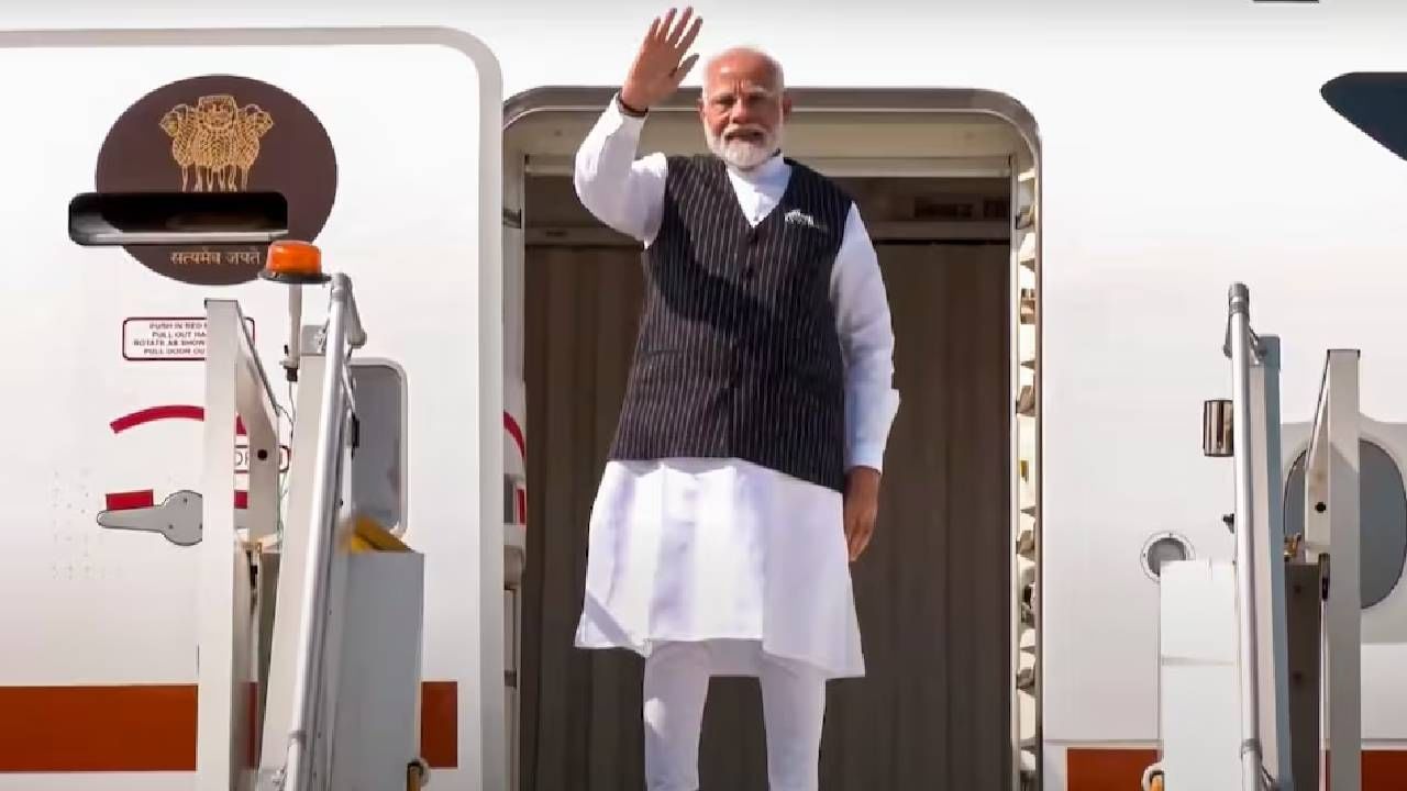 BIMSTEC समिटमध्ये आज दिसणार भारताच्या Act ईस्ट पॉलिसीचा दम, बँकॉकला पोहोचले PM Modi BIMSTEC समिटमध्ये आज दिसणार भारताच्या Act ईस्ट पॉलिसीचा दम, बँकॉकला पोहोचले PM Modi