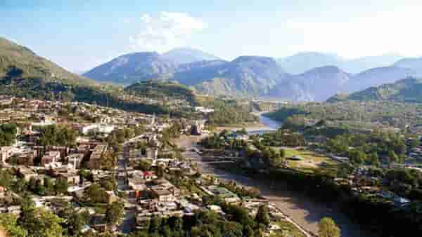पाकव्याप्त काश्मीर 77 वर्षात उद्ध्वस्त का झाले? जम्मू-काश्मीरचा आलेख कसा उंचावला? जाणून घ्या
