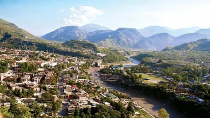 पाकव्याप्त काश्मीर 77 वर्षात उद्ध्वस्त का झाले? जम्मू-काश्मीरचा आलेख कसा उंचावला? जाणून घ्या