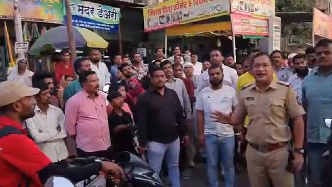 यावेळी टिपू पठाण आणि त्याच्या साथीदाराविरुद्ध तक्रार देण्याचे  पोलिसांनी नागरिकांना आवाहन केले. 