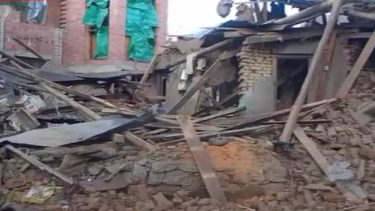 Pahalgam Attack : पहलगाम हल्ल्यानंतर भारतीय सैन्य दल अॅक्शनमोडमध्ये, पाच दहशतवाद्यांची सात घरं जमीनदोस्त Pahalgam Attack : पहलगाम हल्ल्यानंतर भारतीय सैन्य दल अॅक्शनमोडमध्ये, पाच दहशतवाद्यांची सात घरं जमीनदोस्त