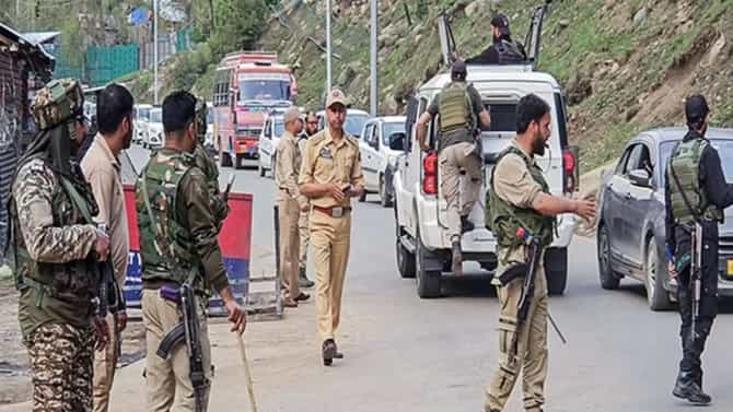 मोठी बातमी! पहलगाम हल्ल्यानंतर सरकार अॅक्शन मोडवर; 1500 लोकांना घेतलं ताब्यात, चौकशी सुरू
