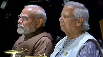 भारताच्या ‘सेव्हन सिस्टर्स’वर बरळणारे मोहम्मद युनूस बँकॉकमध्ये मोदींजवळ बसले, फोटोची जगभरात चर्चा