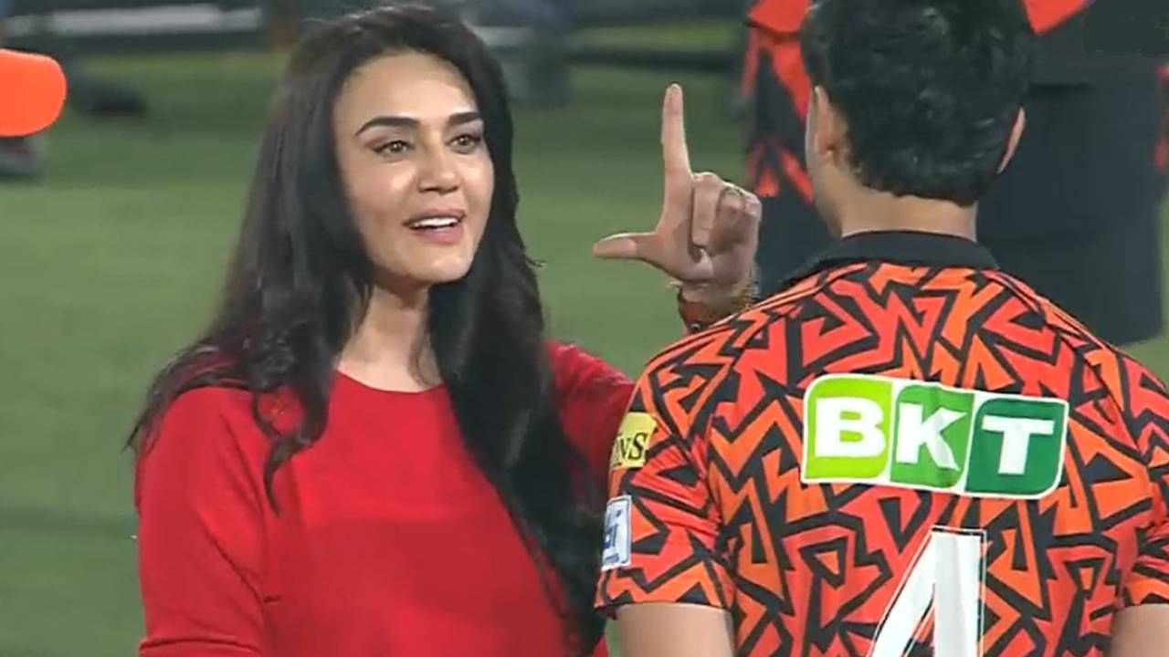 प्रीति झिंटाने सामना गमावल्यानंतर घेतली अभिषेक शर्माची भेट, त्याच्याच स्टाईलमध्ये केलं अभिनंदन; म्हणाली...