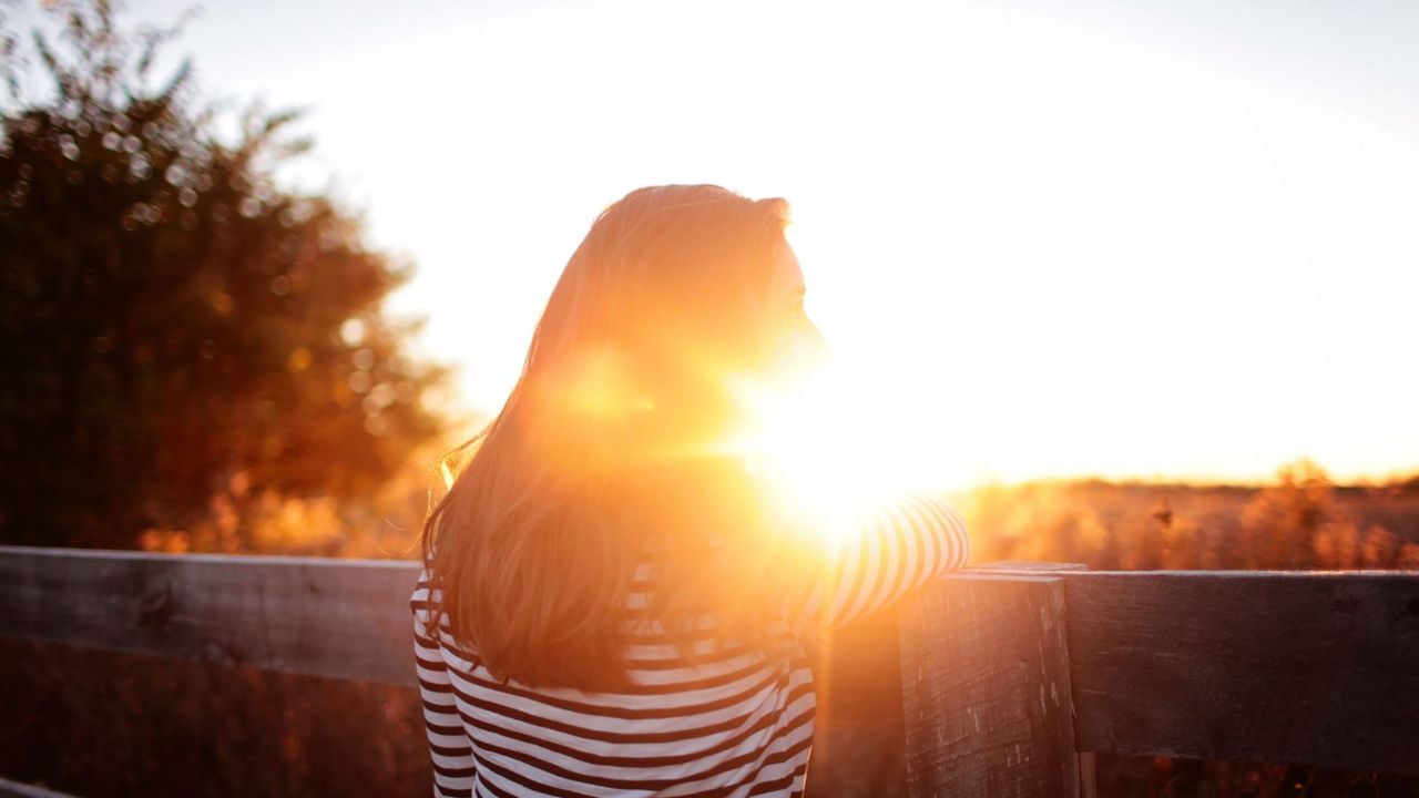 मे महिन्यात जन्मलेल्या लोकांमध्येही सूर्याचे अनेक गुण पाहायला मिळतात. चला तर जाणून घेऊयात मे महिन्यात जन्मलेल्या लोकांमध्ये असे कोणते गुण असतात जे त्यांना इतरांपेक्षा वेगळे ठरवतात.