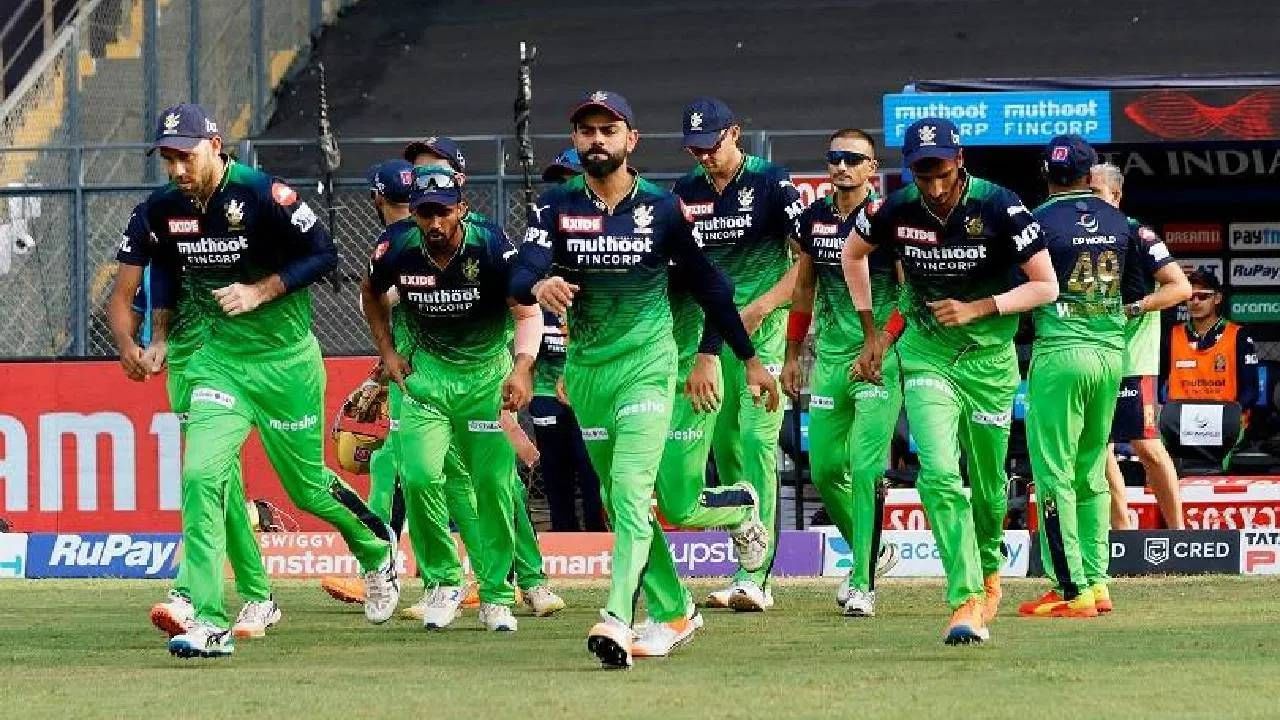 रॉयल चॅलेंजर्स बंगळुरूने आतापर्यंत हिरव्या जर्सीमध्ये 14 सामने खेळले आहेत. त्यापैकी फक्त चार जिंकले आहेत. उर्वरित 9 सामने त्यांनी गमावले आहेत. तसेच एका सामन्यात निकाल लागला नाही.