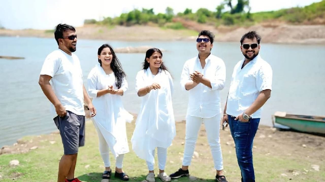 काहींनी राजेश्वरीचा धर्मांतराचा निर्णय वैयक्तिक असल्याचं म्हटलंय. तर काहींनी त्यावरून नाराजी व्यक्त केली आहे. 'खूप वाईट वाटलं' अशा शब्दांत चाहत्यांनी नाराजी व्यक्त केली.