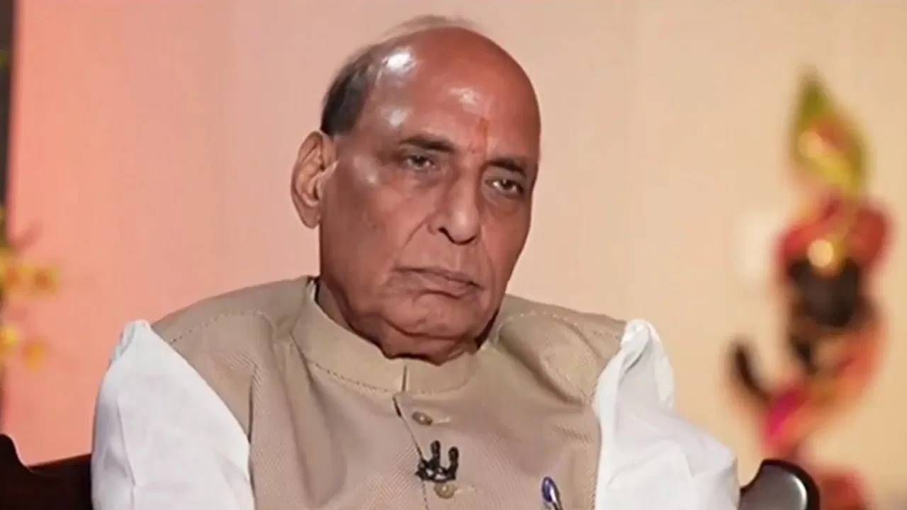 Pahalgam Attack : दिल्लीत संरक्षण मंत्र्यांची हाय-लेव्हल मीटिंग, तिन्ही सैन्य दलाचे प्रमुख, NSA डोवालही हजर Pahalgam Attack : दिल्लीत संरक्षण मंत्र्यांची हाय-लेव्हल मीटिंग, तिन्ही सैन्य दलाचे प्रमुख, NSA डोवालही हजर