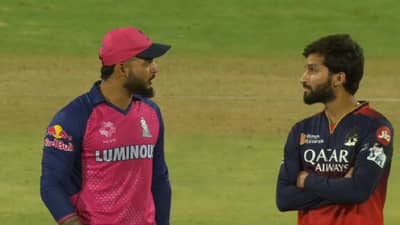 RCB vs RR : राजस्थानने करो या मरो सामन्यात टॉस जिंकला, आरसीबीची बॅटिंग, घरच्या मैदानात जिंकणार का?