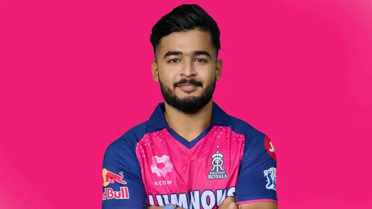 रियान पराग: संजू सॅमसनच्या जागी राजस्थान रॉयल्सचे तीन सामन्यांमध्ये नेतृत्व करणाऱ्या रियान परागलाही दंड ठोठावण्यात आला आहे. चेन्नई सुपर किंग्स विरुद्धच्या सामन्यात स्लो ओव्हर-रेट चूक केल्याबद्दल परागला 12 लाख रुपयांचा दंड ठोठावण्यात आला आहे. 