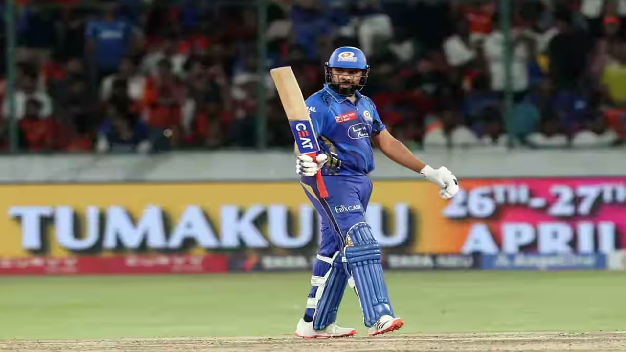 रोहितने टी 20 क्रिकेटमध्ये 12 हजार धावा पूर्ण केल्या. रोहित टी 20 मध्ये अशी कामगिरी करणारा विराट कोहली याच्यानंतर दुसराच भारतीय फलंदाज ठरला.  रोहितने 456 टी 20 सामन्यांमधील 443 डावांमध्ये 12 हजार धावा पूर्ण केल्या. (Photo Credit : Ipl/Bcci)