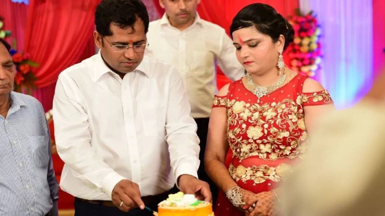 'हॉटेलमध्ये एकत्र रात्र घालवली, त्यानंतर तिने...', पतीकडून पोलिसात DSP असलेल्या पत्नीचा कारनामा उघड 'हॉटेलमध्ये एकत्र रात्र घालवली, त्यानंतर तिने...', पतीकडून पोलिसात DSP असलेल्या पत्नीचा कारनामा उघड