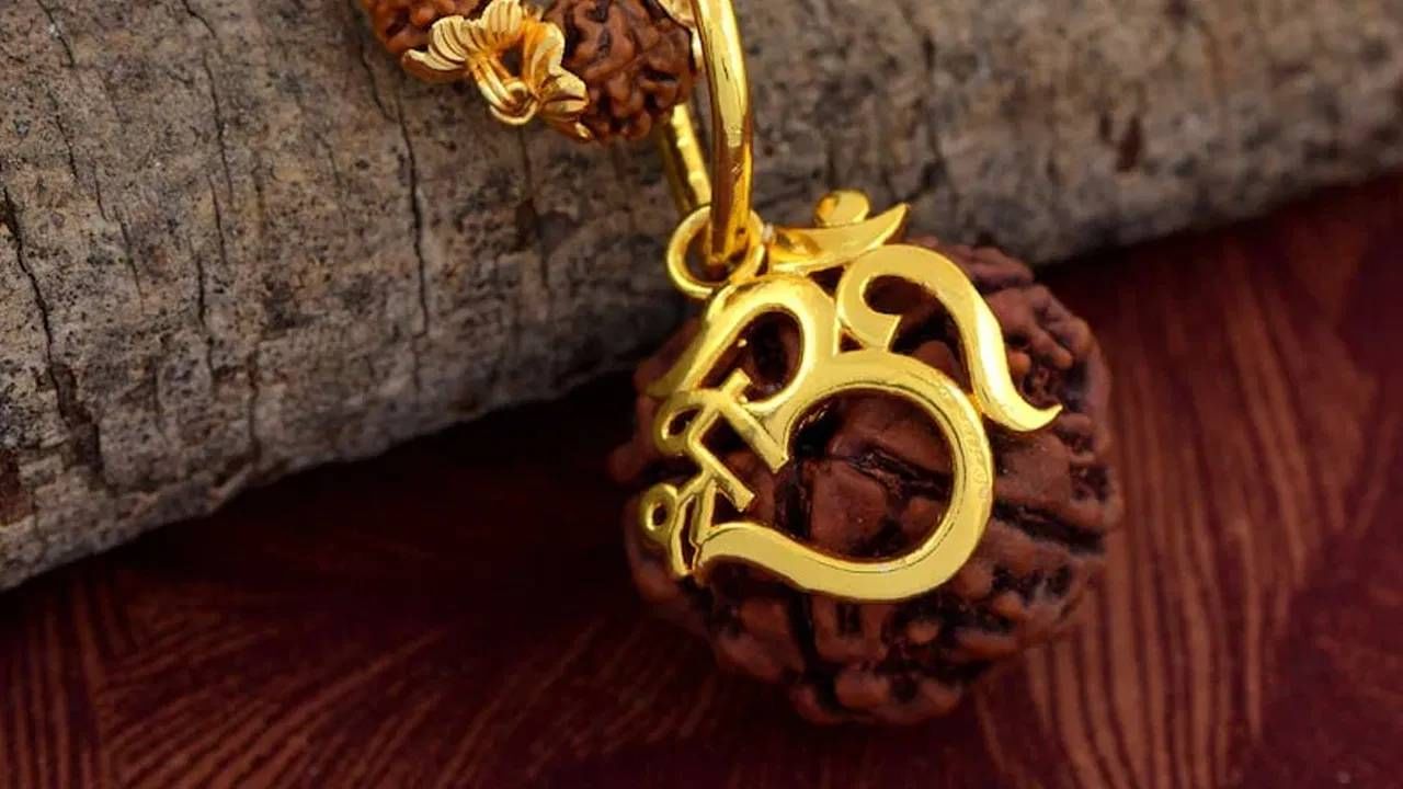 अभियांत्रिकी व्यवसाय: अभियांत्रिकी क्षेत्रात यश मिळविण्यासाठी नऊमुखी किंवा बारामुखी रुद्राक्ष धारण करावेत. ज्योतिषशास्त्रानुसार, तांत्रिक काम करणाऱ्यांसाठी हे रुद्राक्ष खूप शुभदायी आहेत. (सर्व फोटो- TV9 Network)