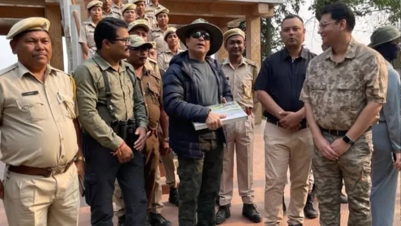 सचिन तेंडुलकरने काझीरंगा राष्ट्रीय उद्यानात जीप सफारी केली. सचिन तेंडुलकर काझीरंगाच्या सौंदर्याने प्रभावित झाला. यावेळी वाघ, हत्ती आणि इतर अनेक गोष्टी पाहिल्याचं देखील त्याने सांगितलं. 