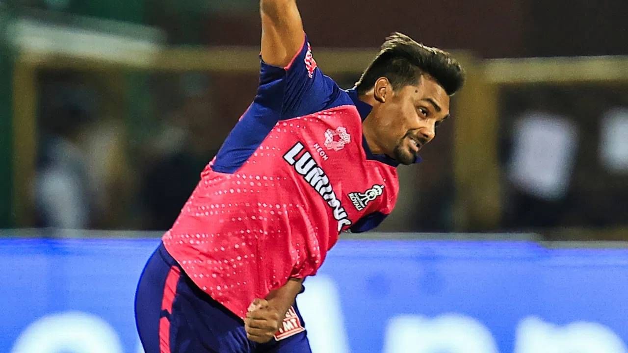 16 एप्रिल रोजी नवी दिल्लीतील अरुण जेटली स्टेडियमवर खेळल्या गेलेल्या सामन्यात दिल्लीच्या टॉप ऑर्डरच्या फलंदाजांना मोठी आणि वेगवान खेळी खेळण्यात अपयश आले. राजस्थानच्या गोलंदाजांनी दिल्लीला नियंत्रणात ठेवले. (Photo- PTI)