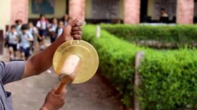 शाळेच्या ताब्यासाठी संस्थेमधील दोन गटामध्ये तुफान हाणामारी, व्यवस्थापक अन् शिक्षिकेवर जीवघेणा हल्ला, व्हिडिओ व्हायरल